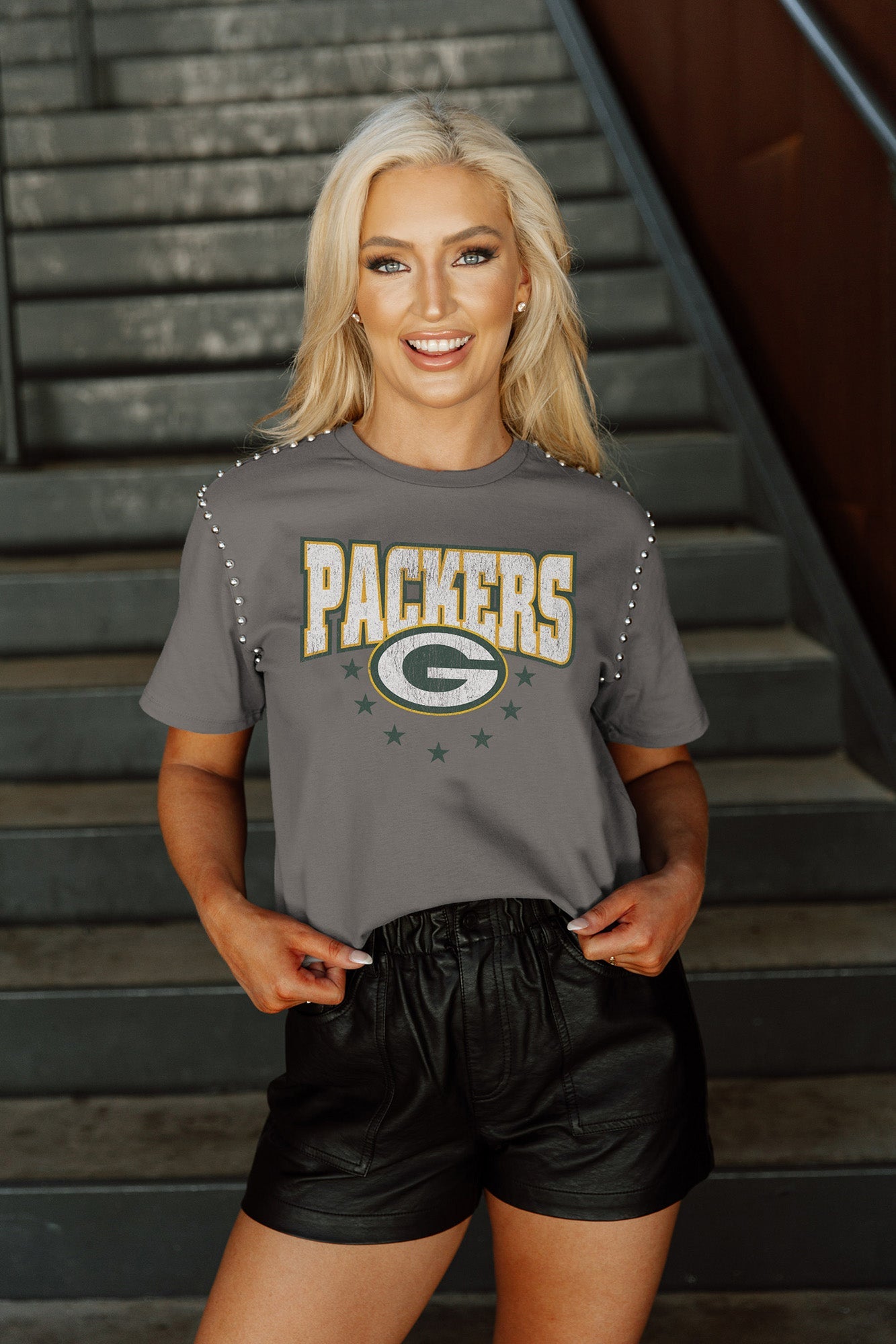 GREEN BAY PACKERS GLADIATOR STUDDED SLEEVE DETAIL MODERATE LENGTH SHORT SLEEVE CROPPED TEE