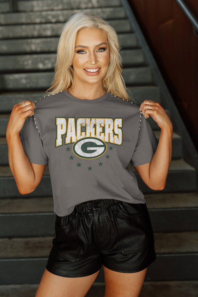 GREEN BAY PACKERS GLADIATOR STUDDED SLEEVE DETAIL MODERATE LENGTH SHORT  SLEEVE CROPPED TEE