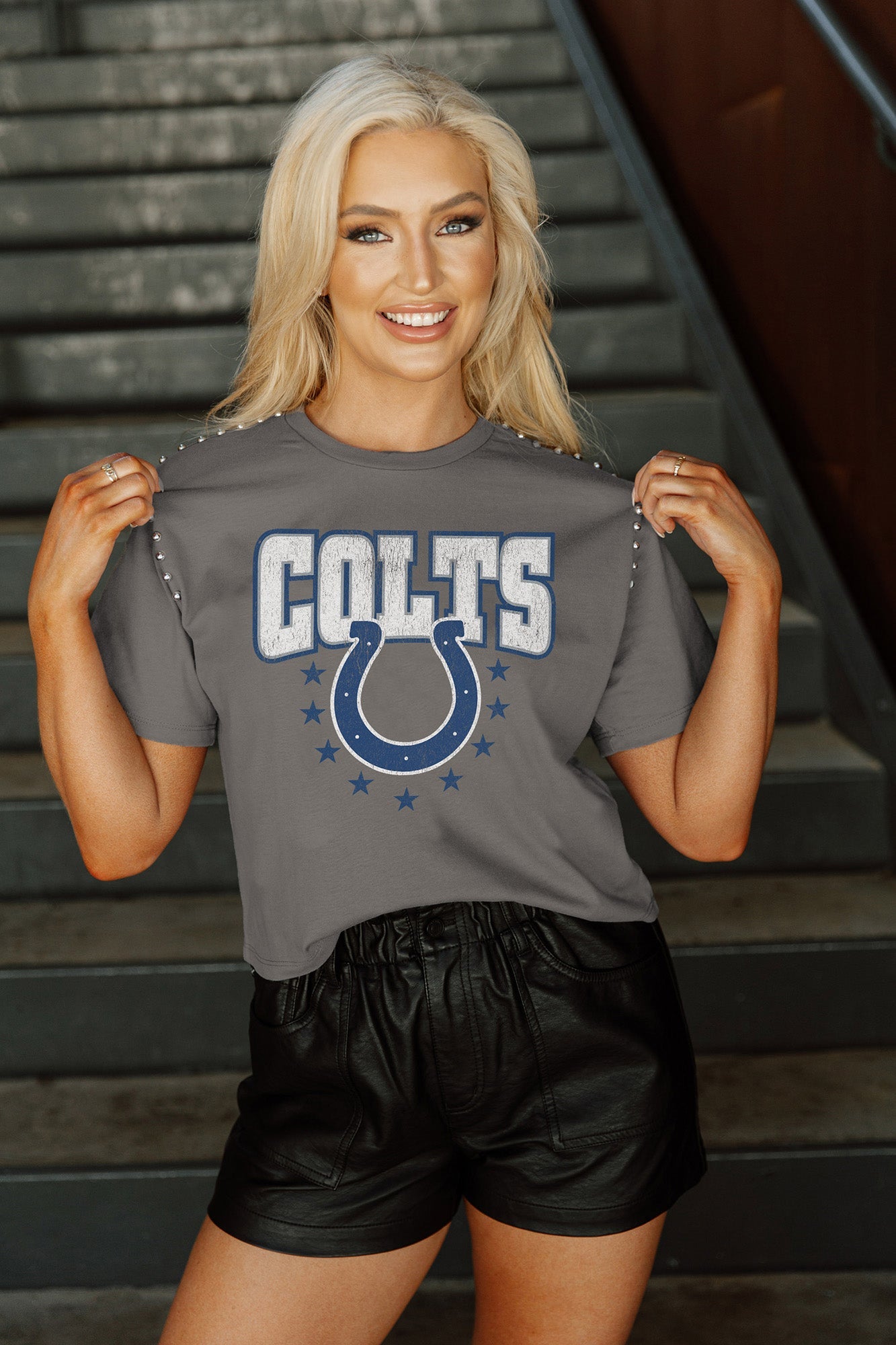 INDIANAPOLIS COLTS GLADIATOR STUDDED SLEEVE DETAIL MODERATE LENGTH SHORT SLEEVE CROPPED TEE