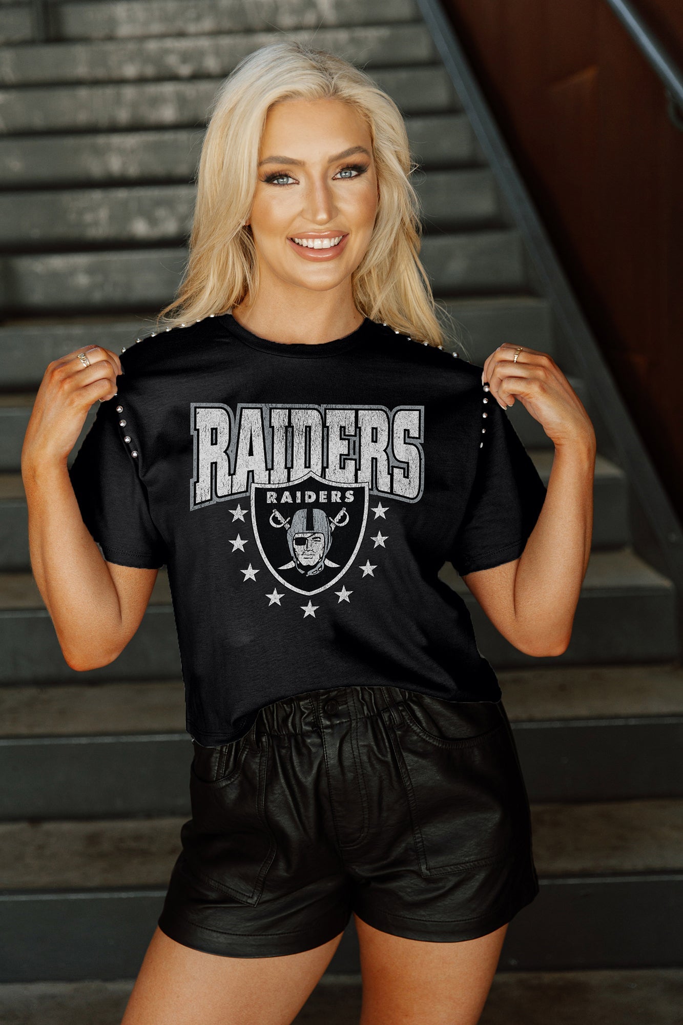 Product Detail  LAS VEGAS RAIDERS SEQUIN SHORT SLEEVE CROPPED TEE - Black  - S