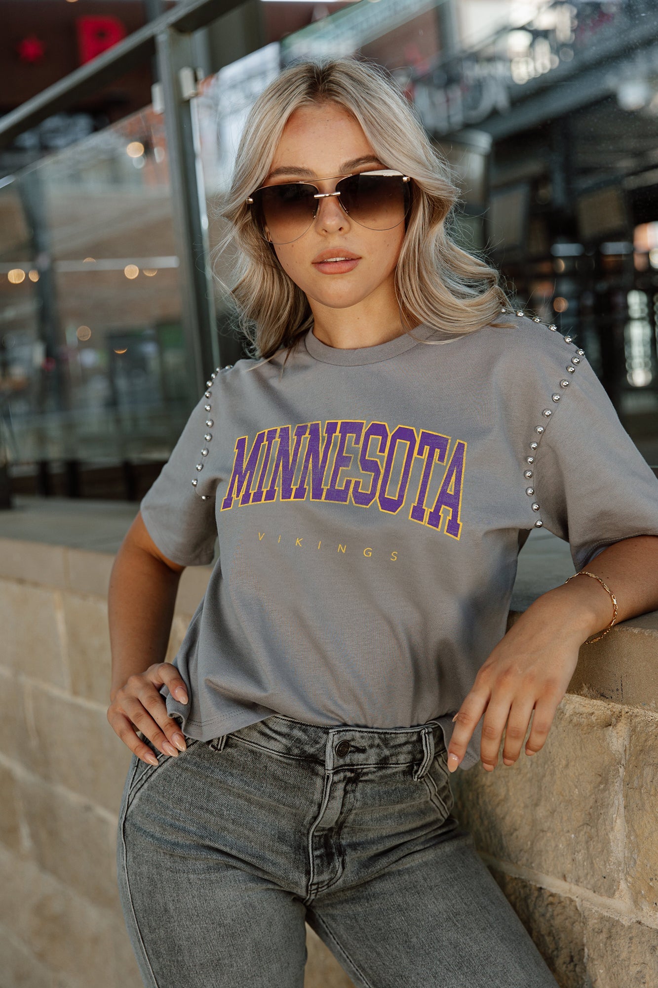 MINNESOTA VIKINGS ELITE ELEGANCE STUDDED SLEEVE DETAIL MODERATE LENGTH SHORT SLEEVE CROPPED TEE