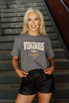 MINNESOTA VIKINGS GLADIATOR STUDDED SLEEVE DETAIL MODERATE LENGTH SHORT SLEEVE CROPPED TEE