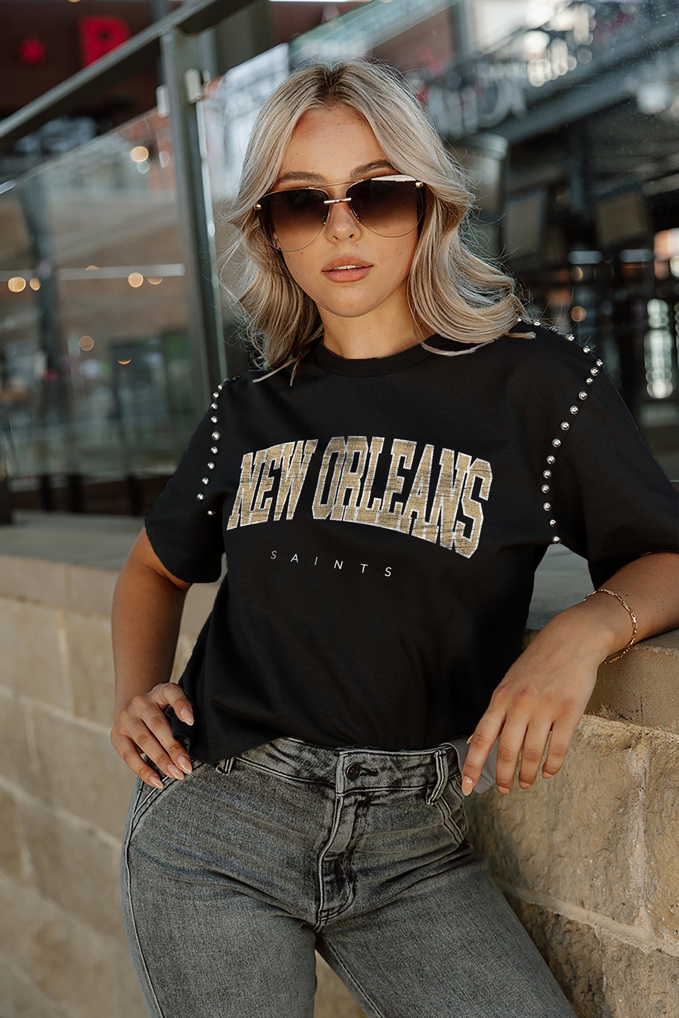 NEW ORLEANS SAINTS ELITE ELEGANCE STUDDED SLEEVE DETAIL MODERATE LENGTH SHORT SLEEVE CROPPED TEE