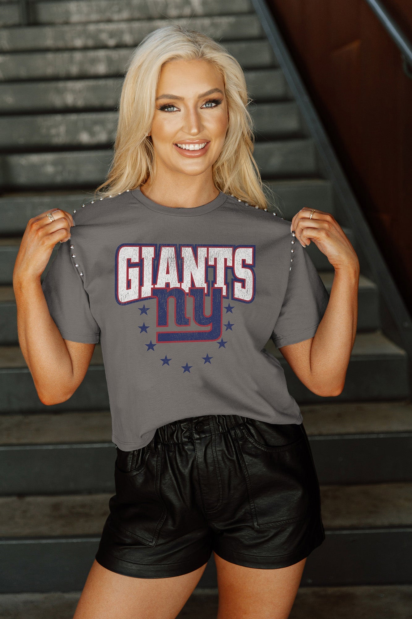 NEW YORK GIANTS GLADIATOR STUDDED SLEEVE DETAIL MODERATE LENGTH SHORT SLEEVE CROPPED TEE