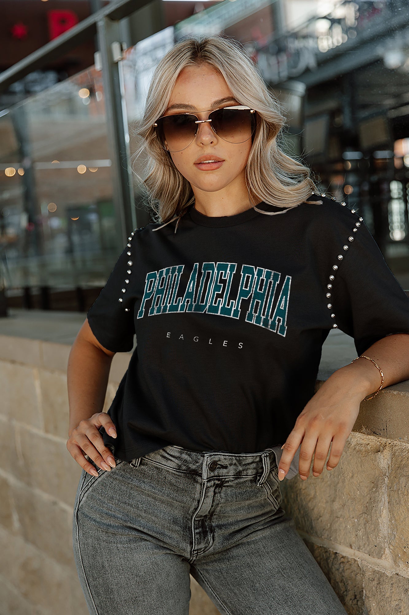 PHILADELPHIA EAGLES ELITE ELEGANCE STUDDED SLEEVE DETAIL MODERATE LENGTH SHORT SLEEVE CROPPED TEE