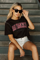 SAN FRANCISCO 49ERS ELITE ELEGANCE STUDDED SLEEVE DETAIL MODERATE LENGTH SHORT SLEEVE CROPPED TEE