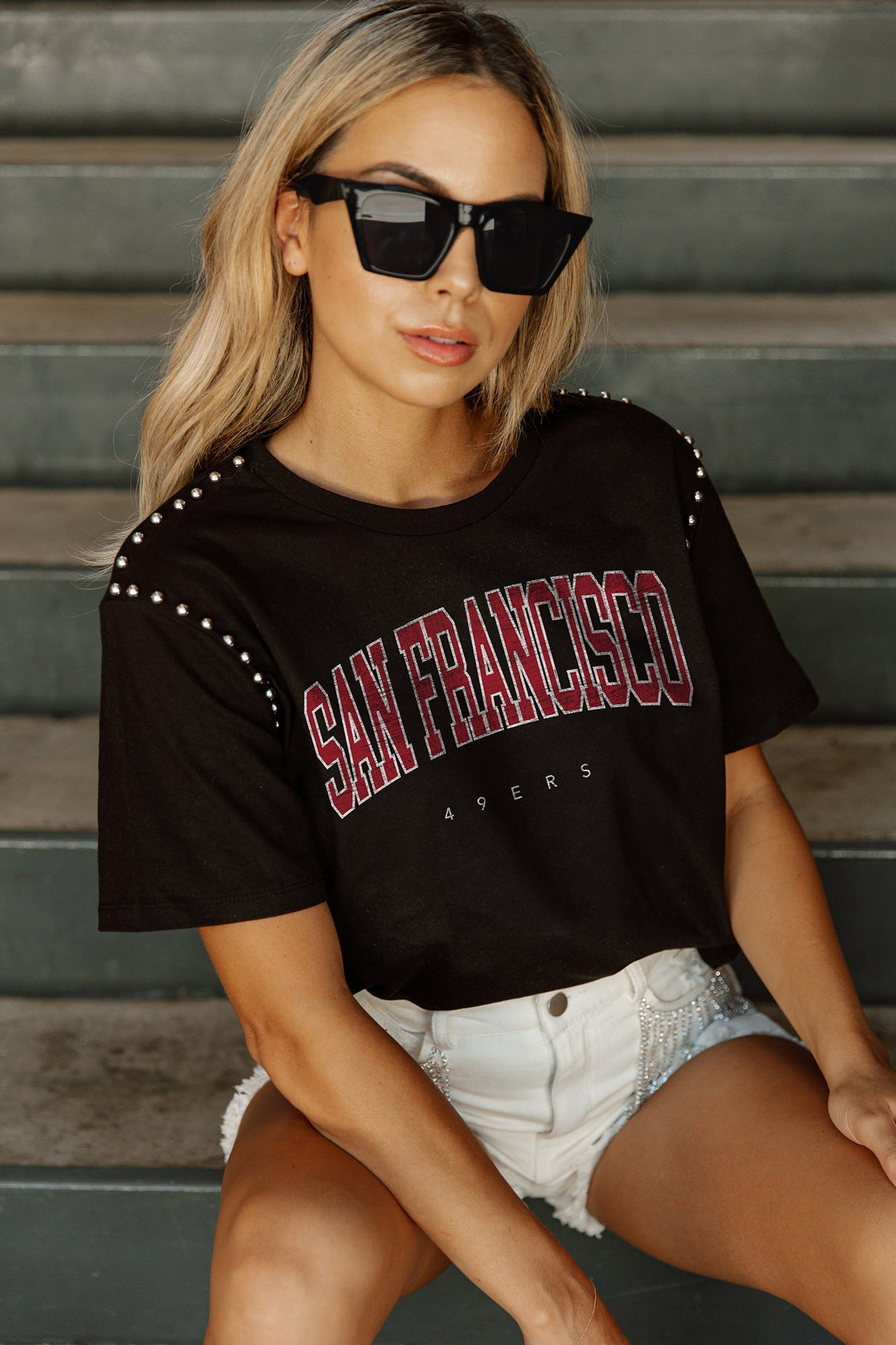 SAN FRANCISCO 49ERS ELITE ELEGANCE STUDDED SLEEVE DETAIL MODERATE LENGTH SHORT SLEEVE CROPPED TEE