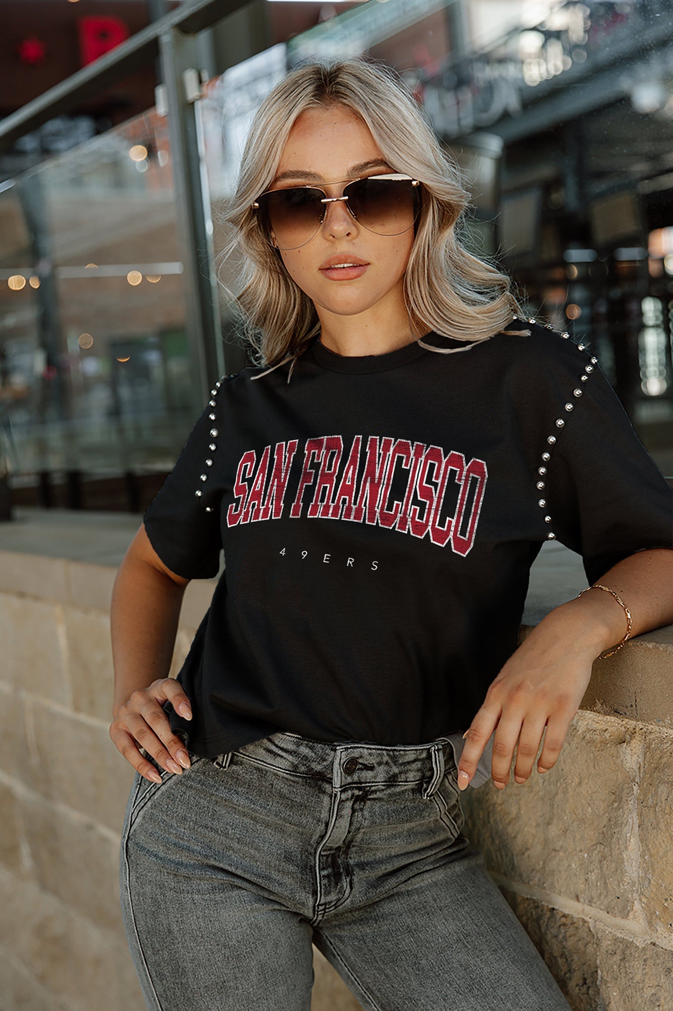 SAN FRANCISCO 49ERS ELITE ELEGANCE STUDDED SLEEVE DETAIL MODERATE LENGTH SHORT SLEEVE CROPPED TEE