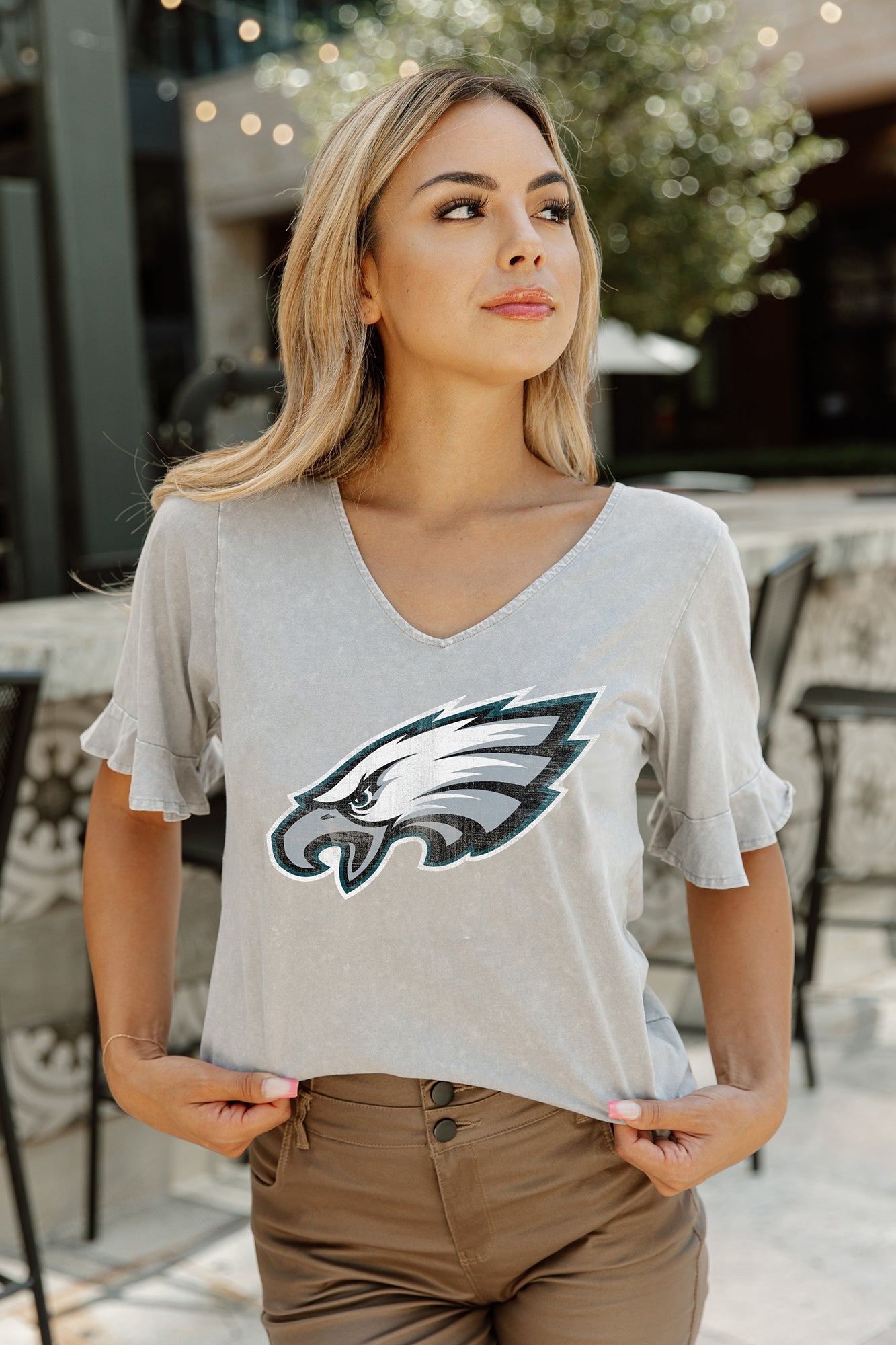 PHILADELPHIA EAGLES FIELD FINESSE RELAXED SNOW-WASH SHORT SLEEVE RUFFLE  DETAIL TOP