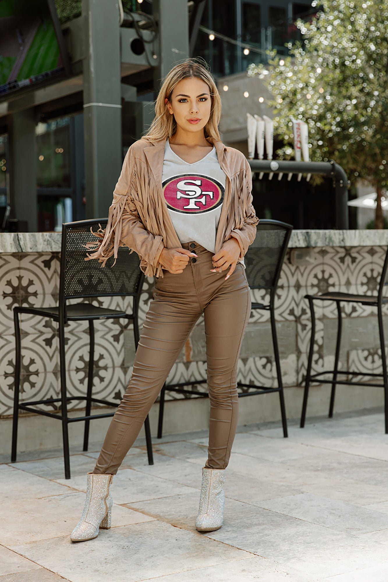 SAN FRANCISCO 49ERS GAMEDAY GLITZ LONG SLEEVE TEE WITH SEQUIN TRIM BAC