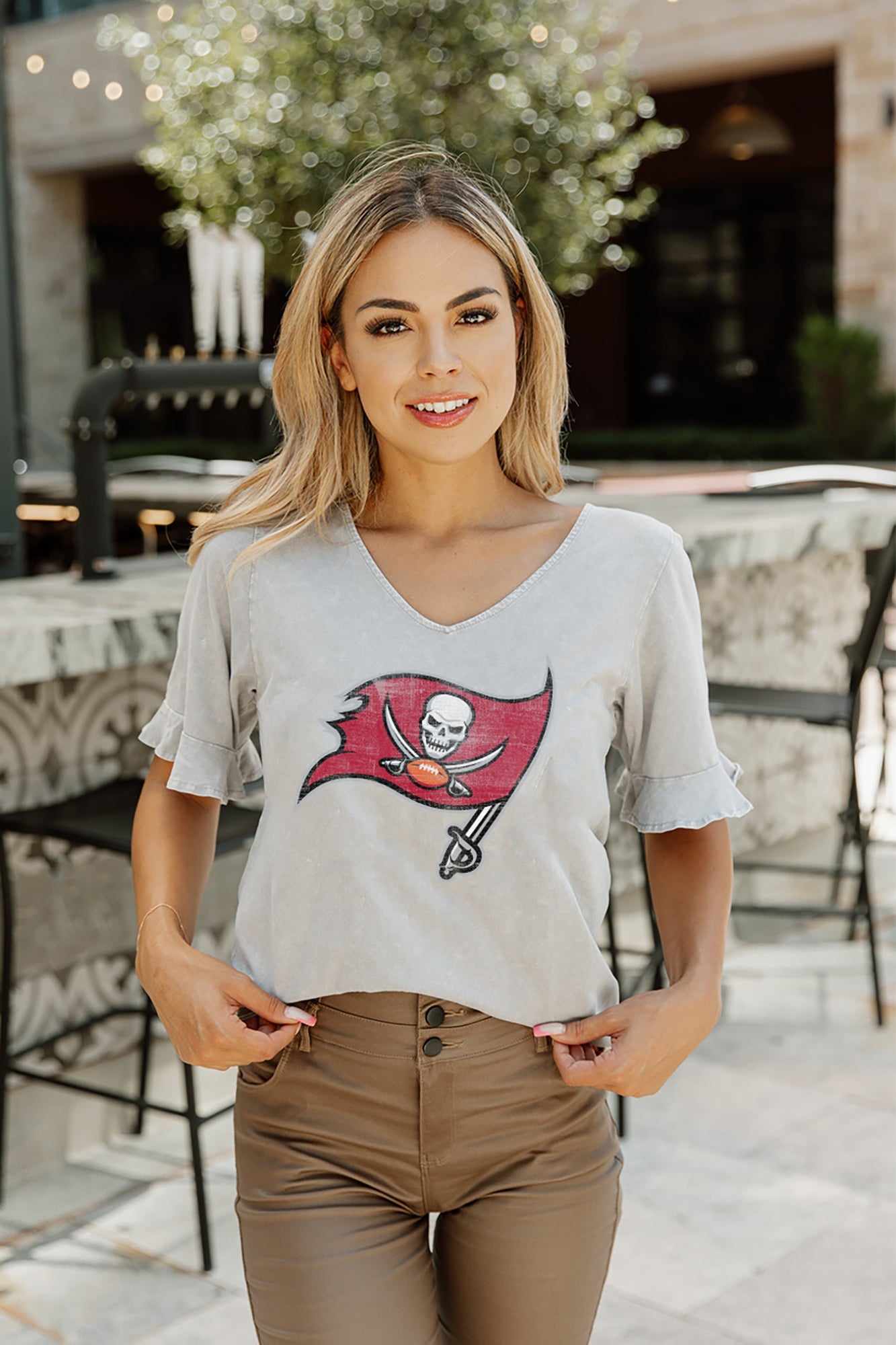 GC x NFL Dallas Cowboys Elite Elegance Studded Sleeve Detail Moderate Length Short Sleeve Cropped Tee L / Grey