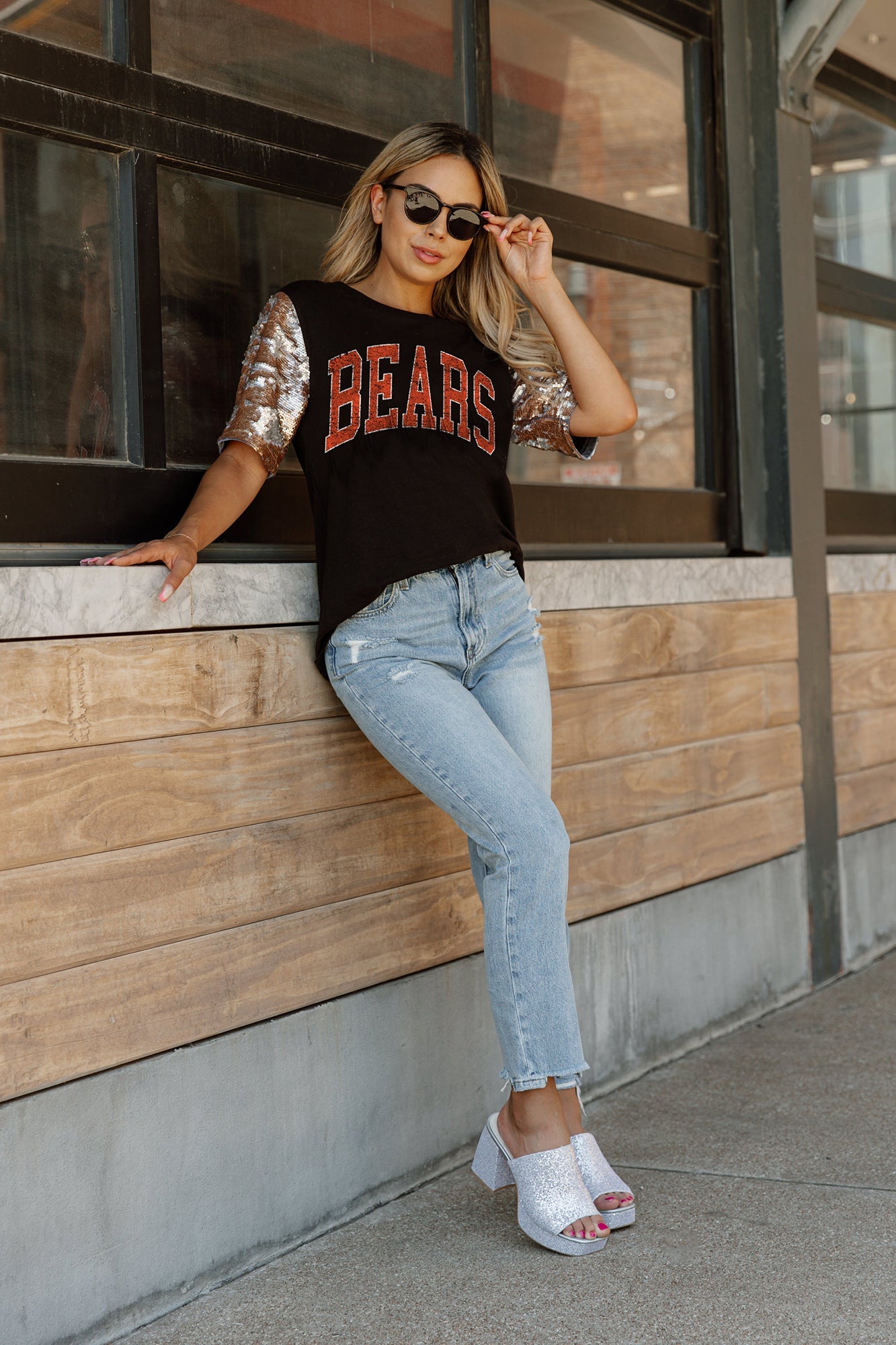 CHICAGO BEARS GL SHORT SLEEVE TOP WITH LINED FLIP-SEQUIN SLEEVES –  GAMEDAY COUTURE