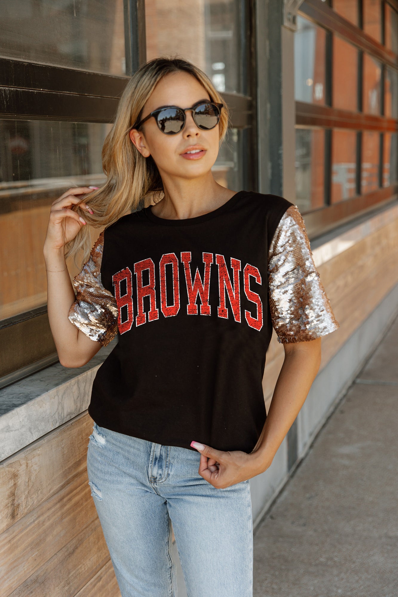 CLEVELAND BROWNS GL SHORT SLEEVE TOP WITH LINED FLIP-SEQUIN