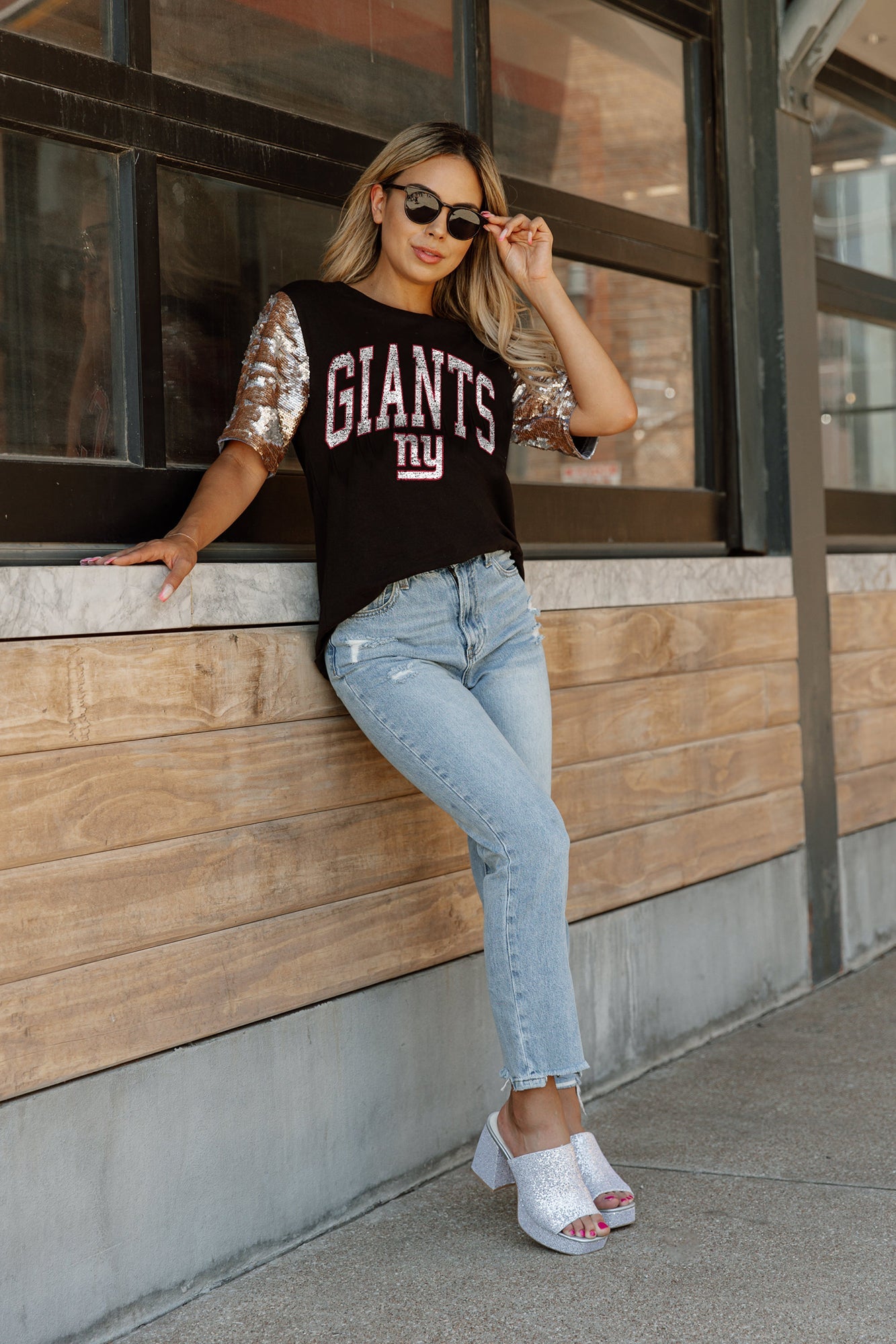 NEW YORK GIANTS GL SHORT SLEEVE TOP WITH LINED FLIP-SEQUIN SLEEVES