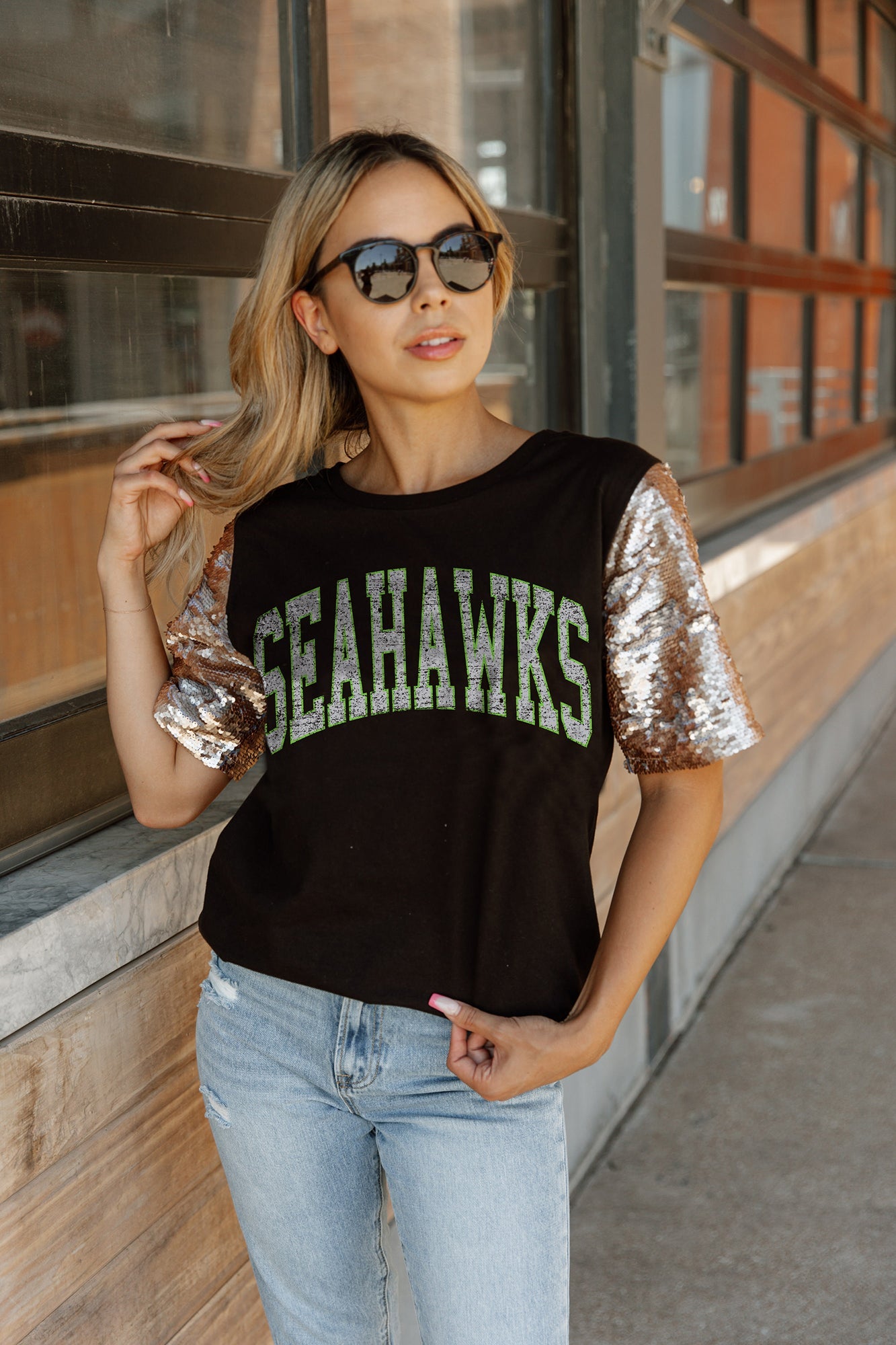 SEATTLE SEAHAWKS GL SHORT SLEEVE TOP WITH LINED FLIP-SEQUIN