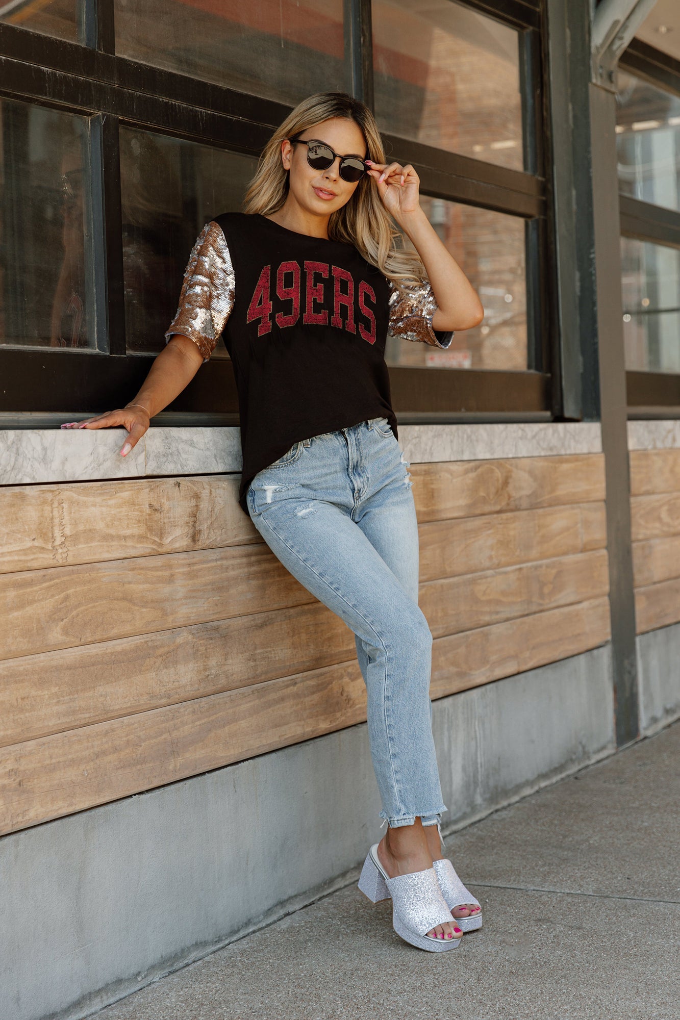 SAN FRANCISCO 49ERS GL SHORT SLEEVE TOP WITH LINED FLIP-SEQUIN SLEEVES