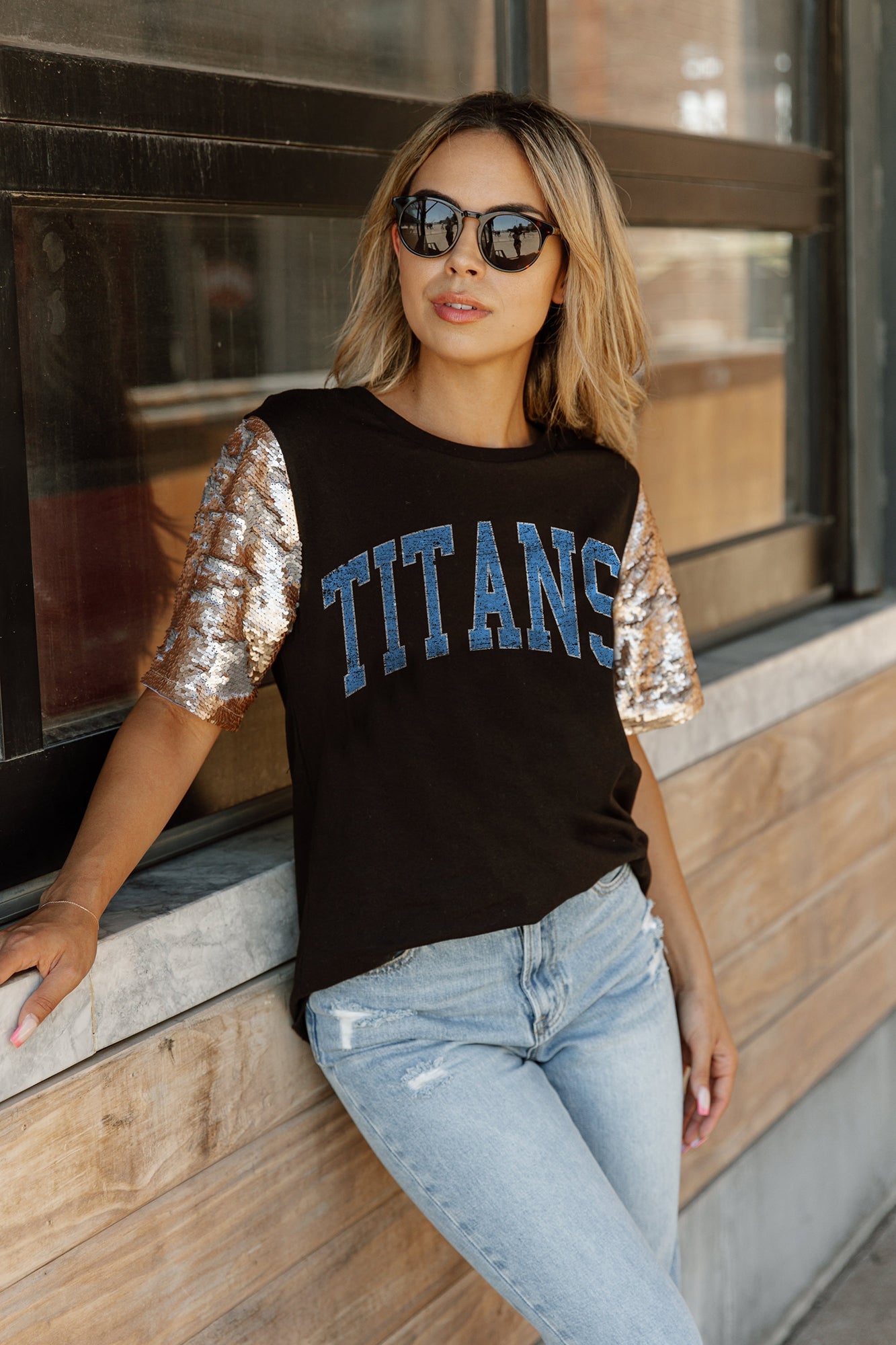 TENNESSEE TITANS GL SHORT SLEEVE TOP WITH LINED FLIP-SEQUIN SLEEVES