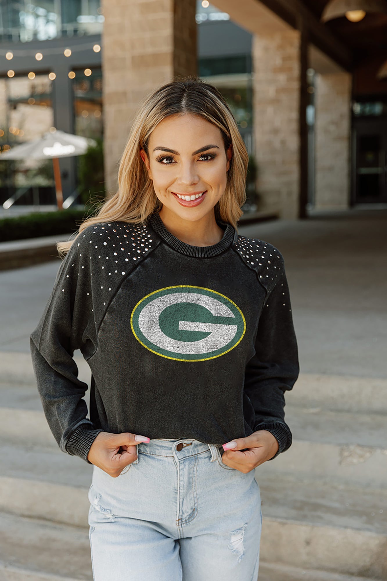 GREEN BAY PACKERS FIELD FINESSE RELAXED SNOW-WASH SHORT SLEEVE RUFFLE  DETAIL TOP