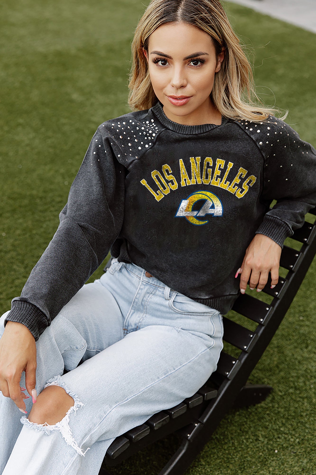LOS ANGELES RAMS GAMEDAY GLITZ LONG SLEEVE TEE WITH SEQUIN TRIM BACK AND  SLEEVE DETAIL