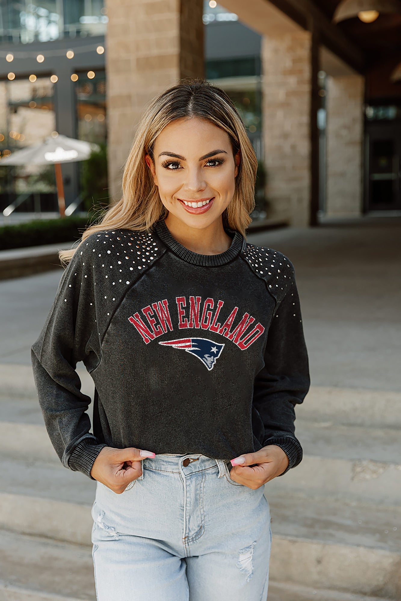 NEW ENGLAND PATRIOTS SIDELINE HOODED LEOPARD FLEECE PULLOVER WITH FRONT  POCKET AND SIDE-SLIT DETAIL