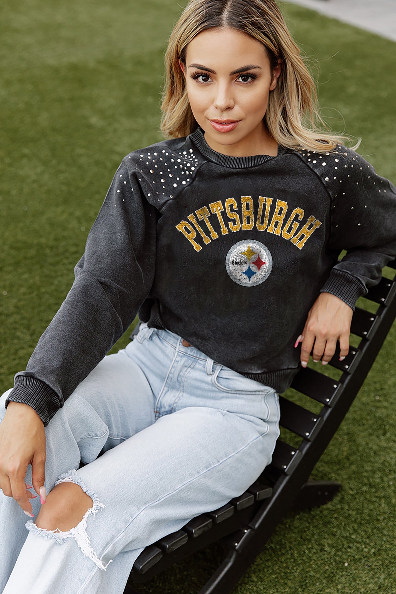 GC x NFL Pittsburgh Steelers Yard Line Long Sleeve Fleece Crewneck Sweatshirt with Ribbed Knit Collar, Wrist, and Waistband XXL / White