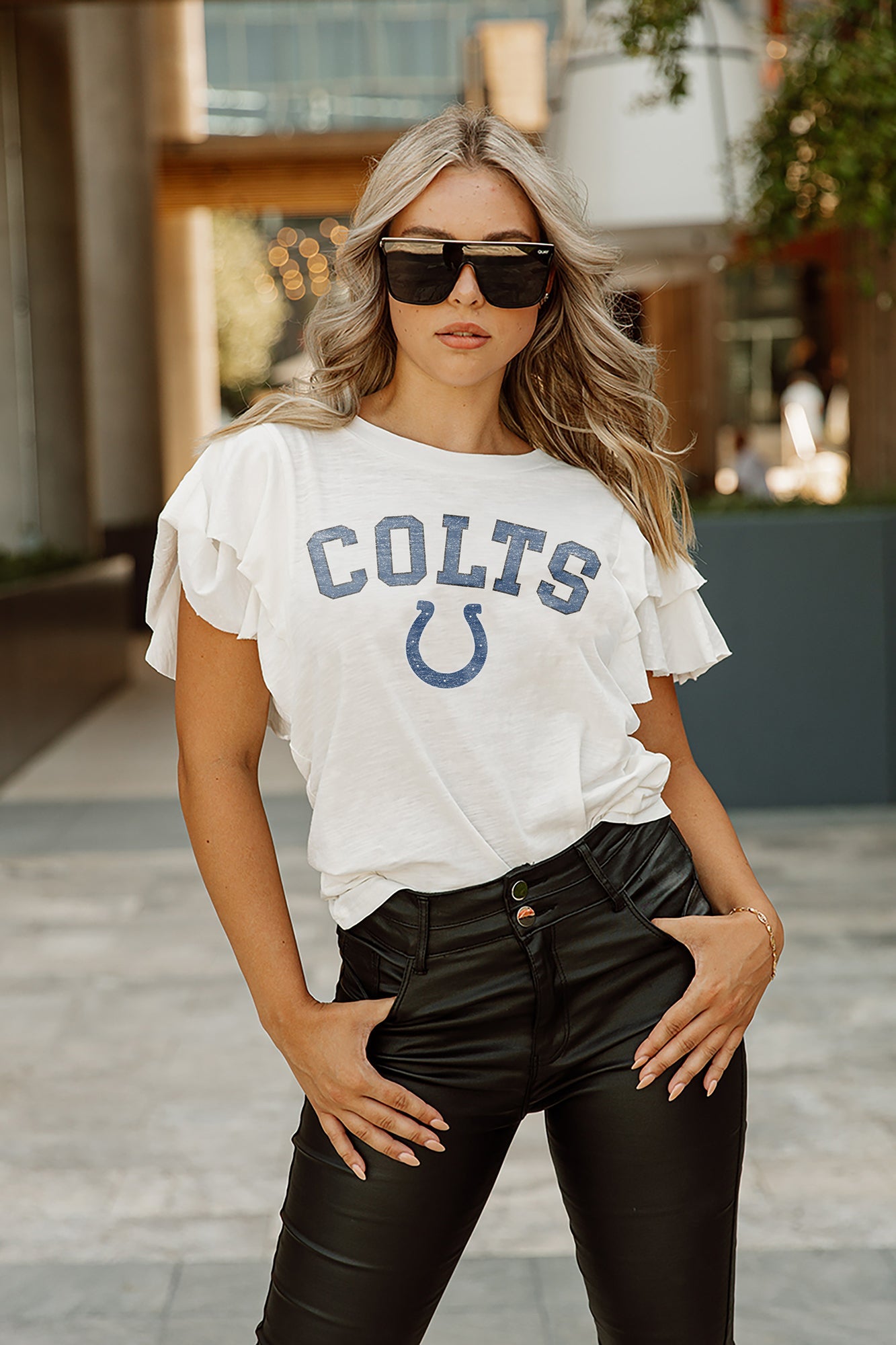 INDIANAPOLIS COLTS GLADIATOR STUDDED SLEEVE DETAIL MODERATE LENGTH SHORT  SLEEVE CROPPED TEE