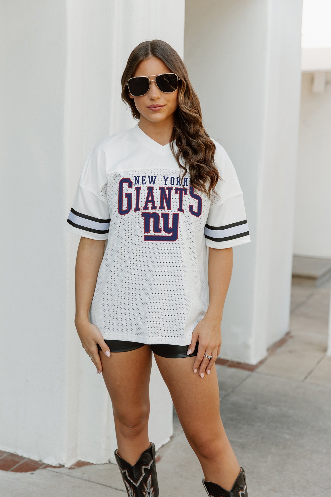 GC x NFL New York Giants Top Recruit Sporty V-Neck Oversized Side Slit Short Sleeve Top L / White