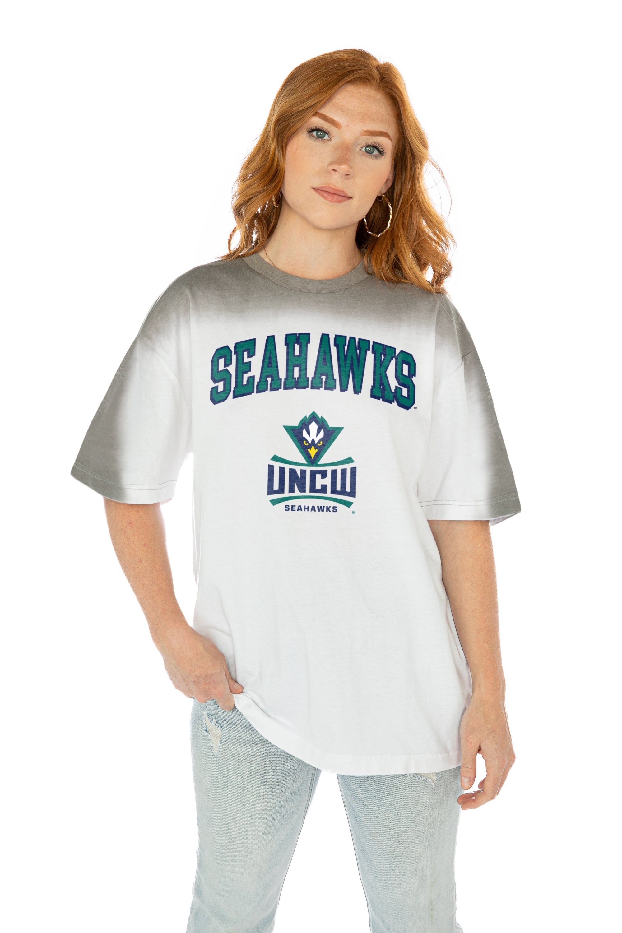 SEATTLE SEAHAWKS TACKLE TITAN SHORT SLEEVE BOYFRIEND FIT WASHED TEE