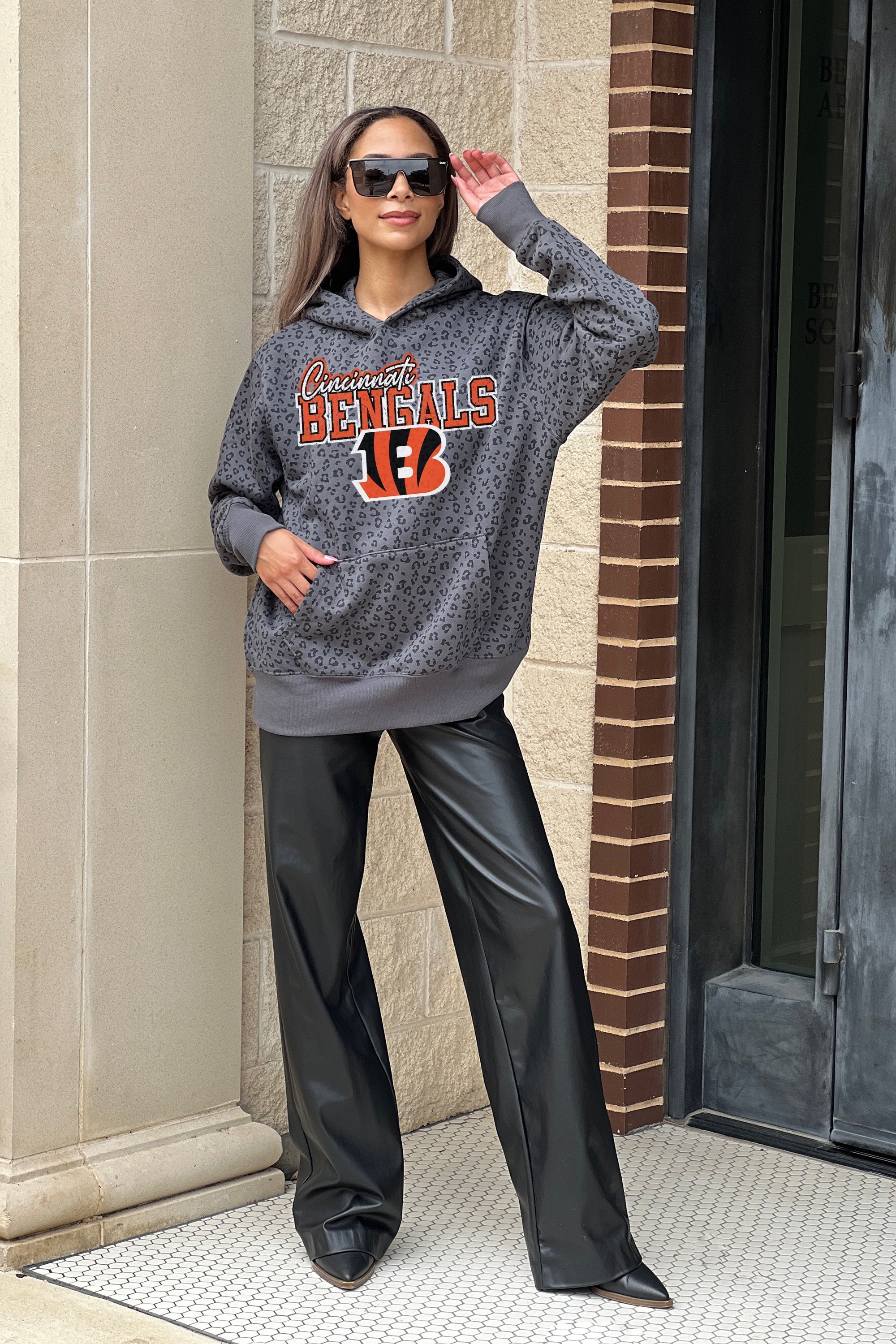 CINCINNATI BENGALS IN THE SPOTLIGHT ADULT CLASSIC HOODED PULLOVER