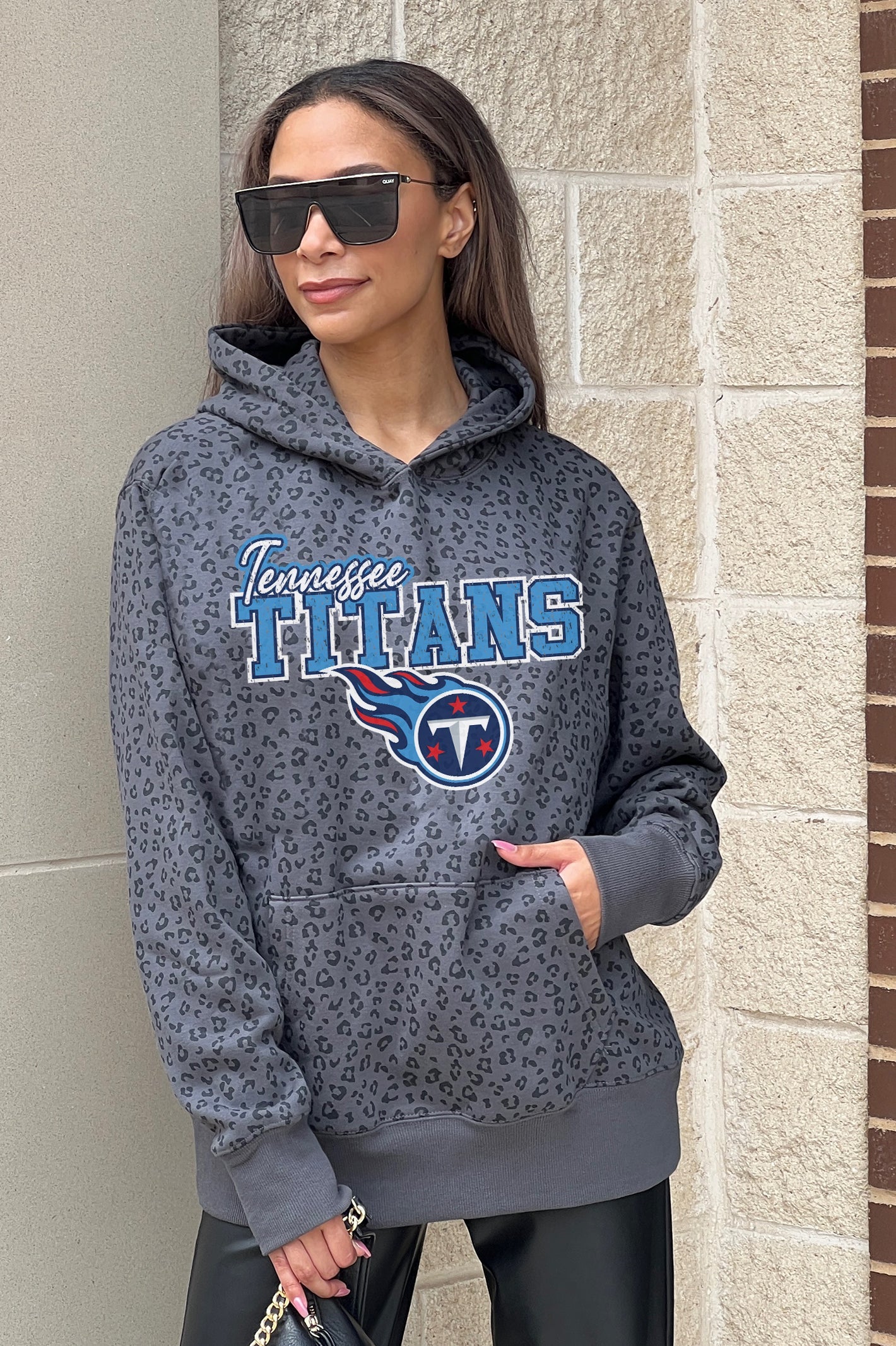 TENNESSEE TITANS IN THE SPOTLIGHT ADULT CLASSIC HOODED PULLOVER