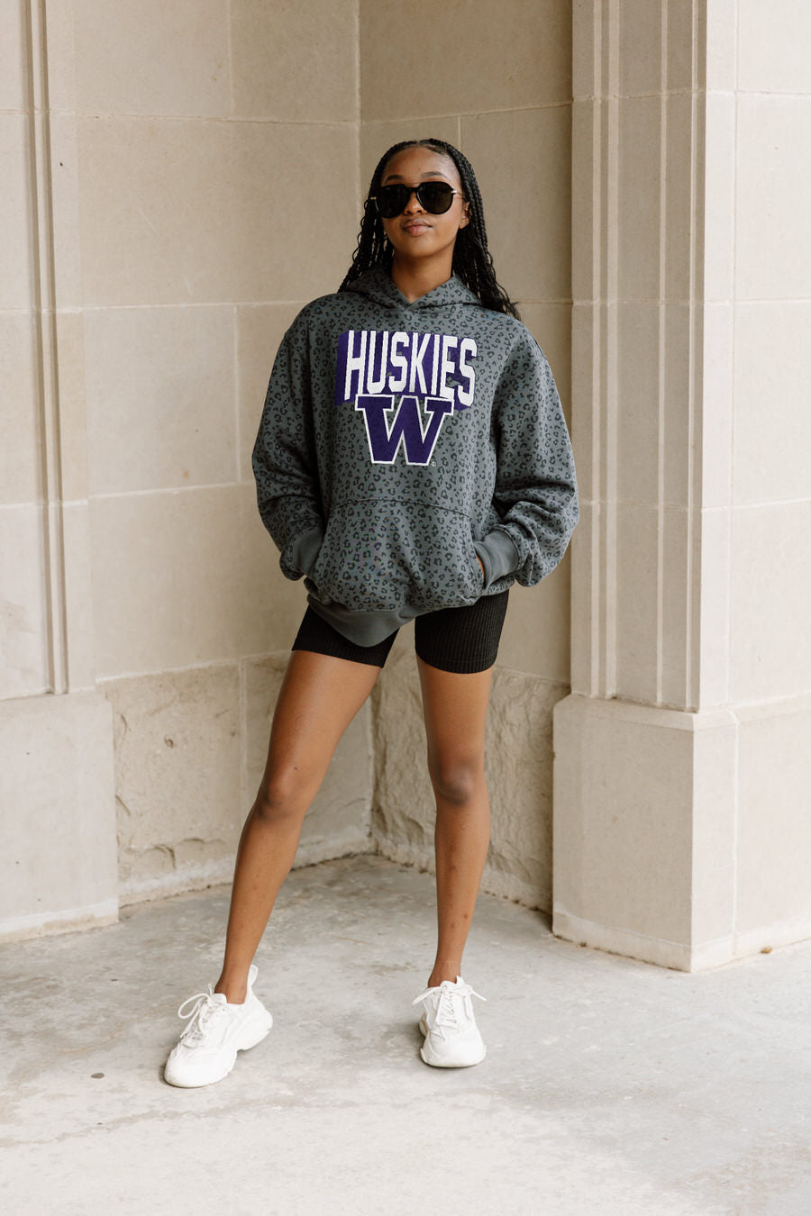 WASHINGTON HUSKIES RUNNING WILD ADULT CLASSIC HOODED PULLOVER