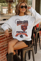 CHICAGO BEARS RUN THE SHOW PREMIUM FLEECE DROP SHOULDER CREWNECK PULLOVER