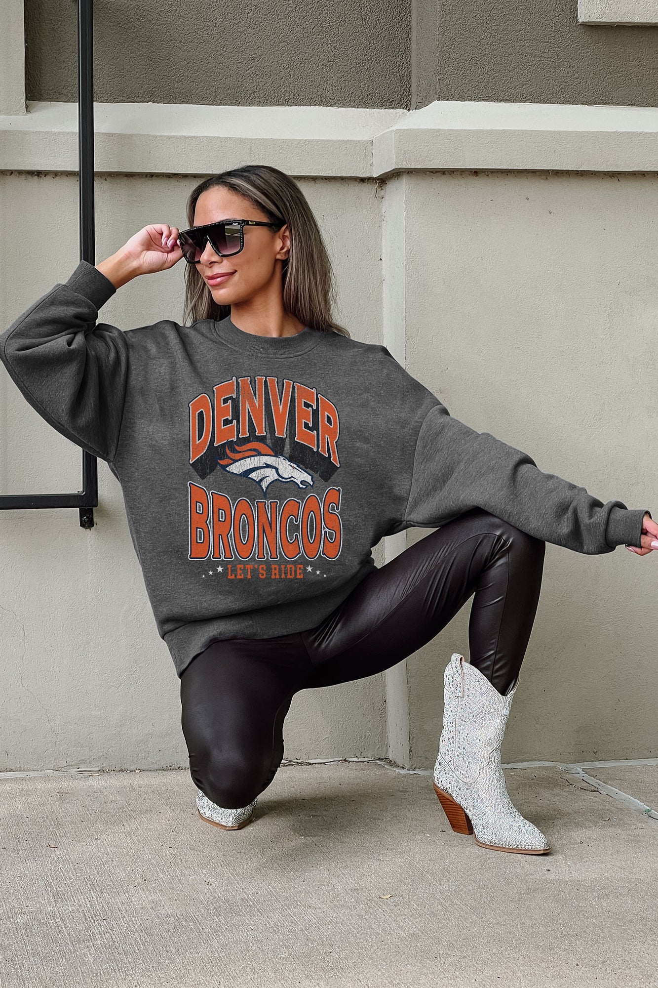 DENVER BRONCOS LONG WEEKEND PREMIUM FLEECE DROP SHOULDER CREWNECK PULLOVER