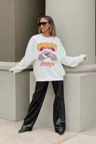 KANSAS CITY CHIEFS PASSING TIME PREMIUM FLEECE DROP SHOULDER CREWNECK PULLOVER