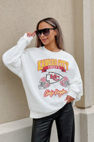 KANSAS CITY CHIEFS PASSING TIME PREMIUM FLEECE DROP SHOULDER CREWNECK PULLOVER