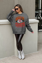 KANSAS CITY CHIEFS LONG WEEKEND PREMIUM FLEECE DROP SHOULDER CREWNECK PULLOVER