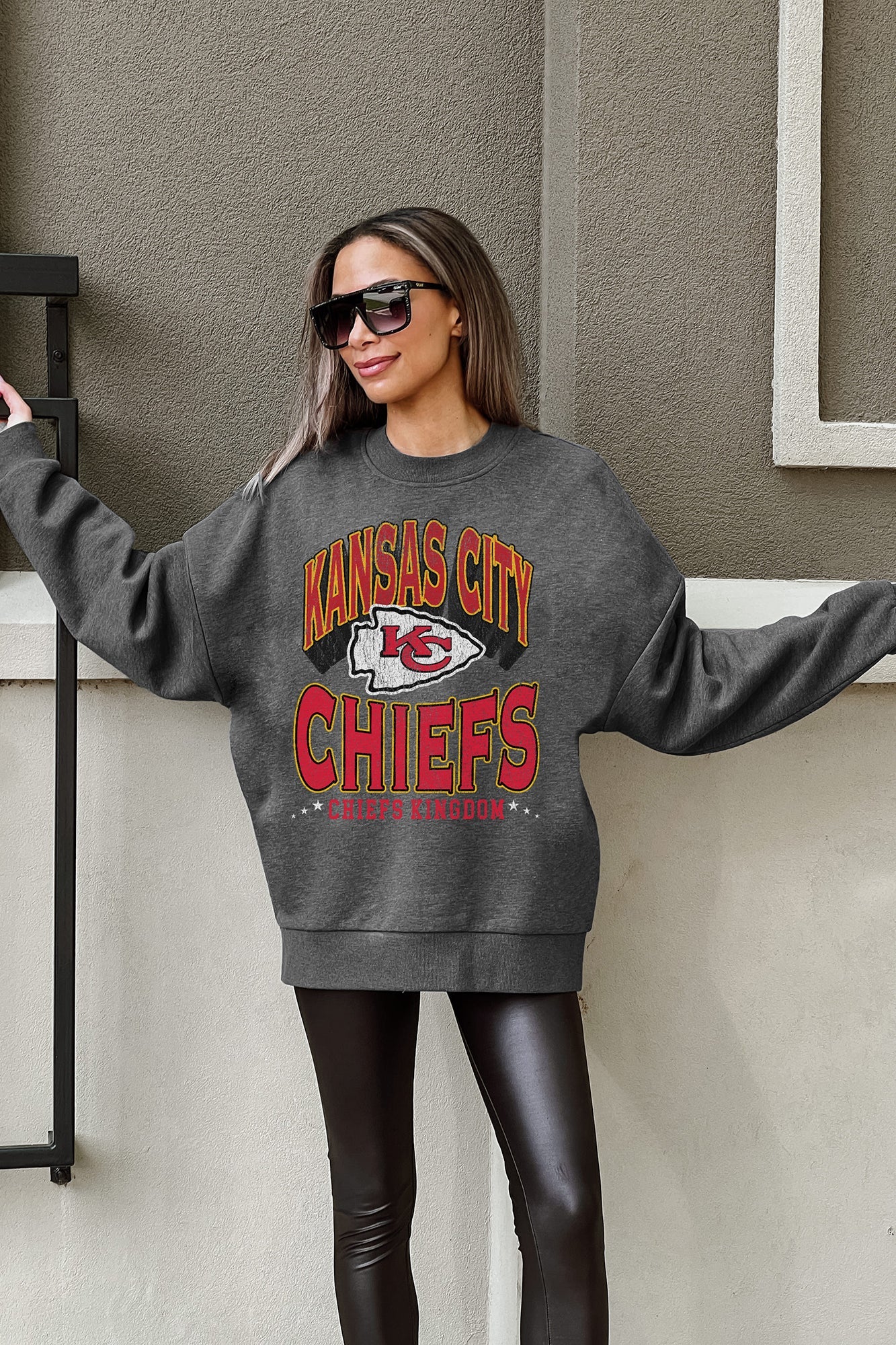 KANSAS CITY CHIEFS LONG WEEKEND PREMIUM FLEECE DROP SHOULDER CREWNECK PULLOVER