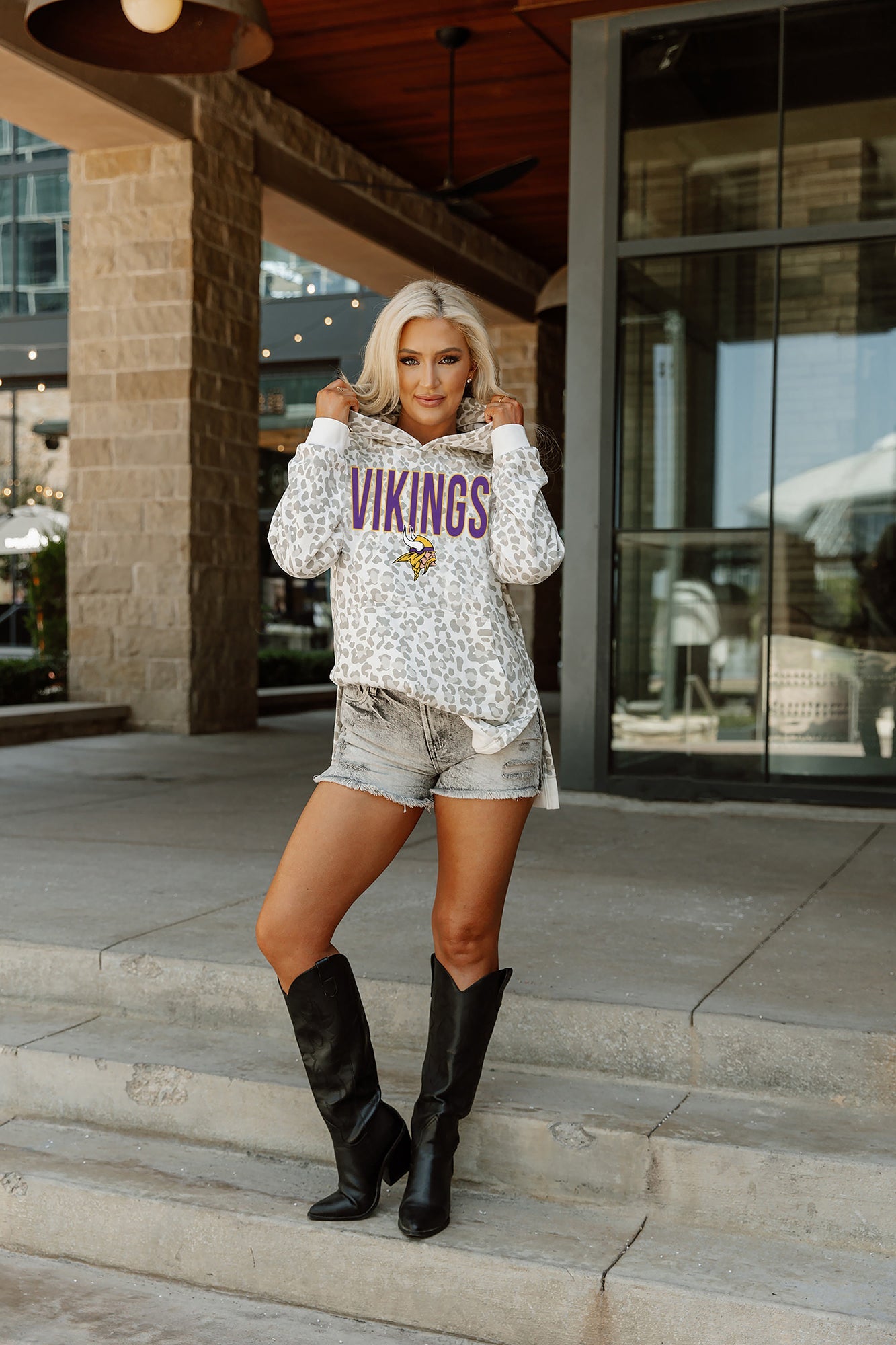 GC x NFL Minnesota Vikings Just Go with It Premium Fleece Drop Shoulder Crewneck Pullover M / White