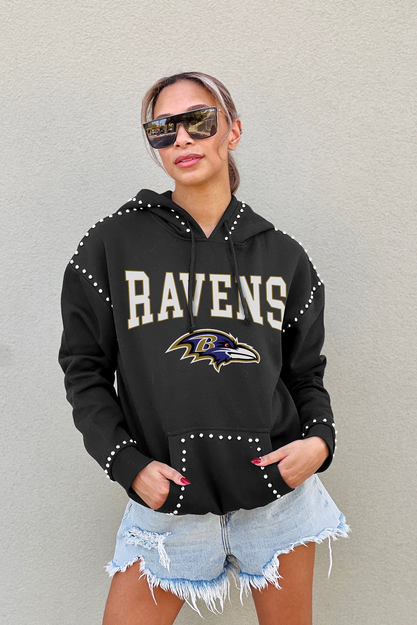 BALTIMORE RAVENS CATCH THE VIBE STUDDED DETAIL FLEECE FRONT POCKET HOODIE