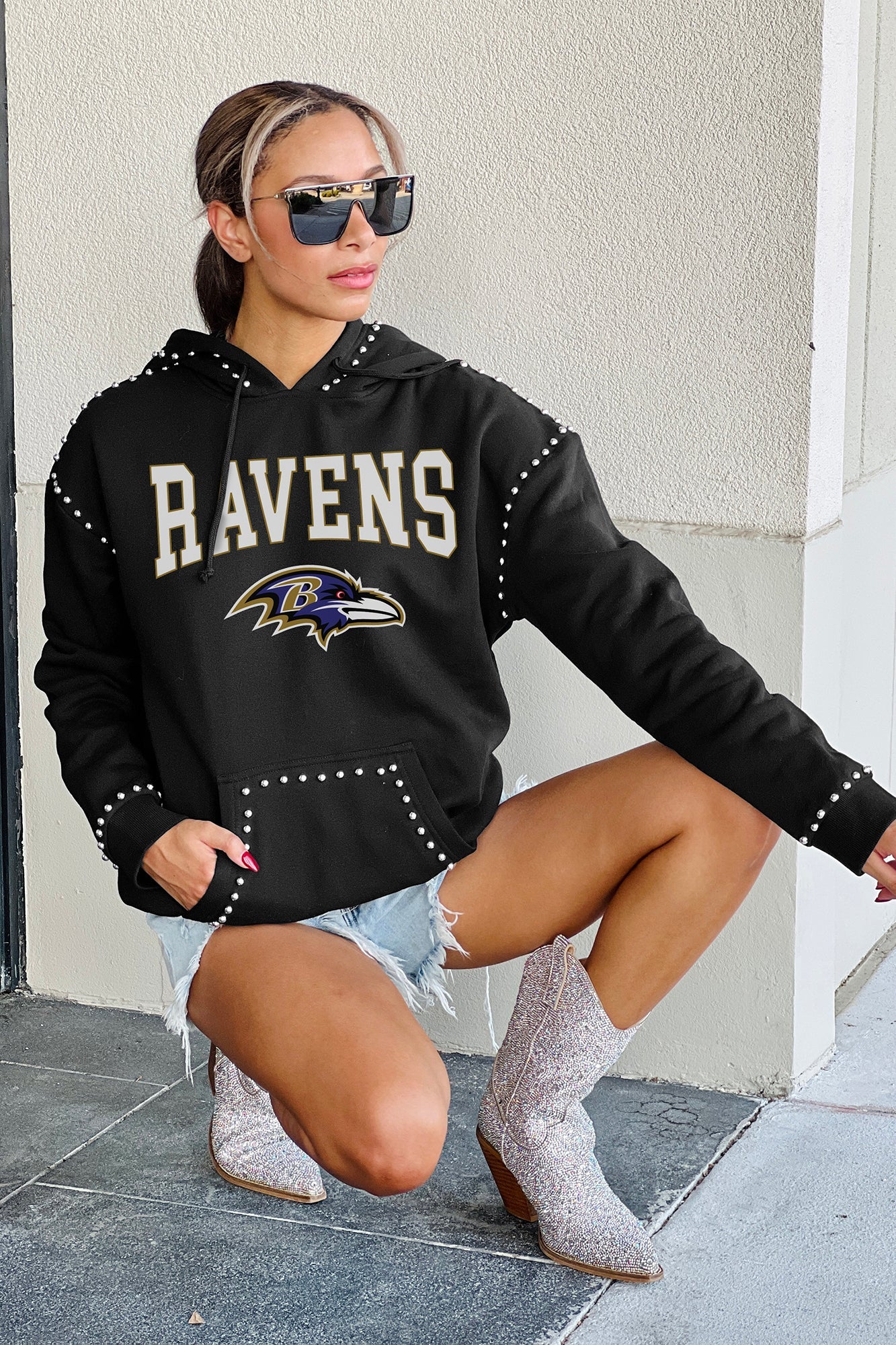 BALTIMORE RAVENS CATCH THE VIBE STUDDED DETAIL FLEECE FRONT POCKET HOODIE