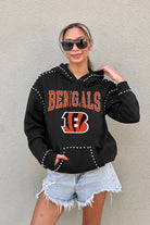 CINCINNATI BENGALS CATCH THE VIBE STUDDED DETAIL FLEECE FRONT POCKET HOODIE