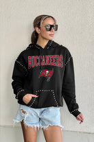 TAMPA BAY BUCCANEERS CATCH THE VIBE STUDDED DETAIL FLEECE FRONT POCKET HOODIE