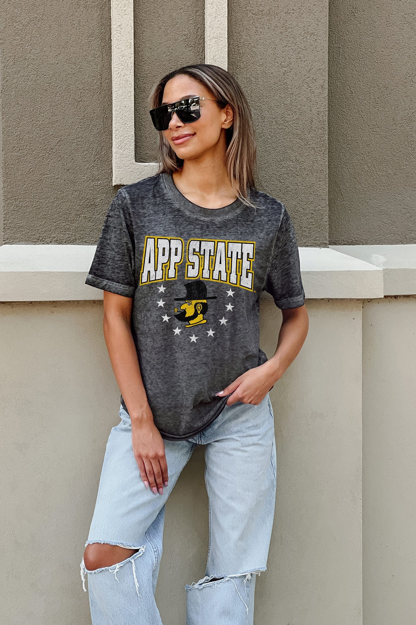 APPALACHIAN STATE MOUNTAINEERS SPRINT TO THE FINISH ACID WASH BOYFRIEND TEE