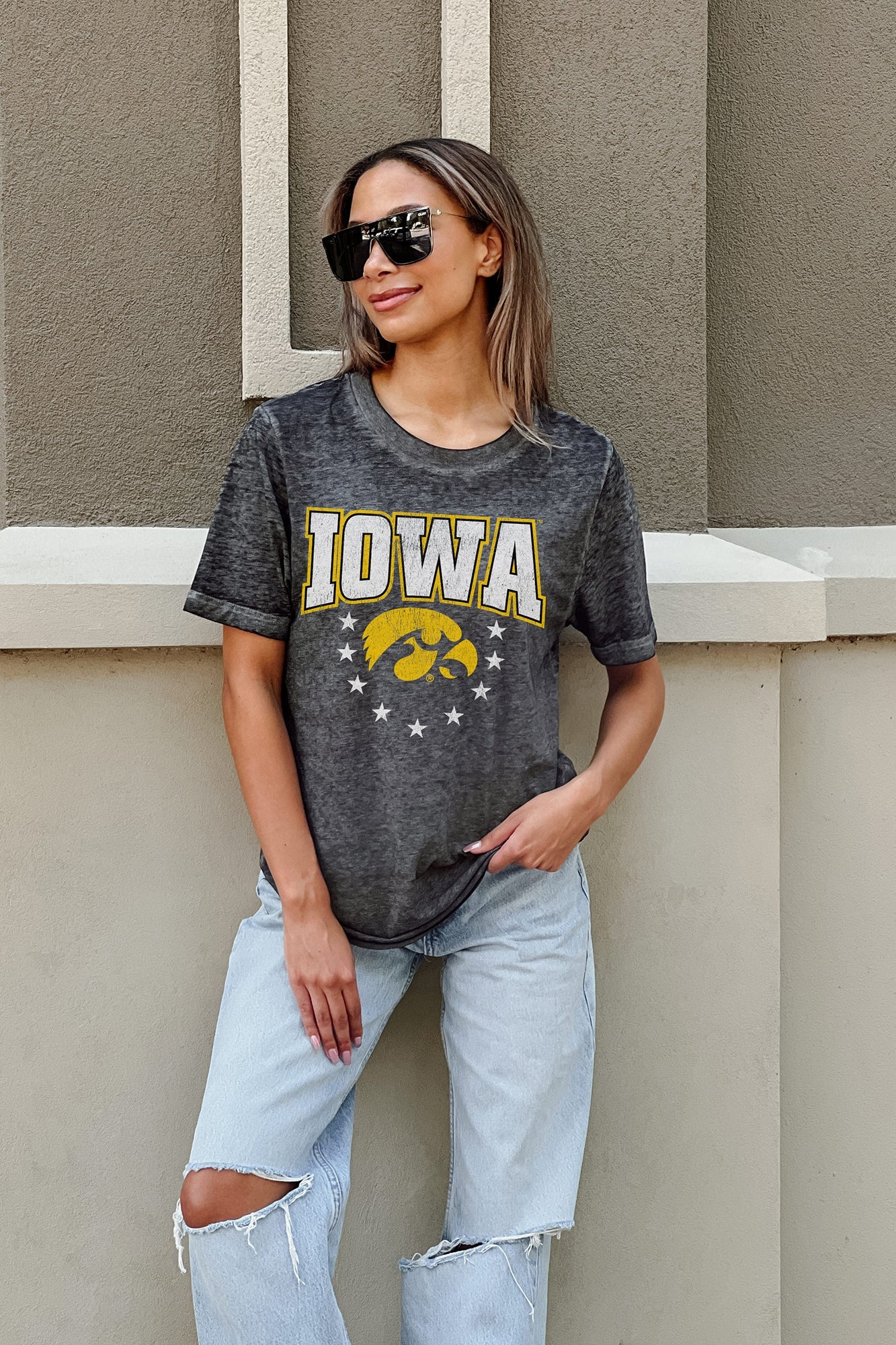 IOWA HAWKEYES SPRINT TO THE FINISH ACID WASH BOYFRIEND TEE