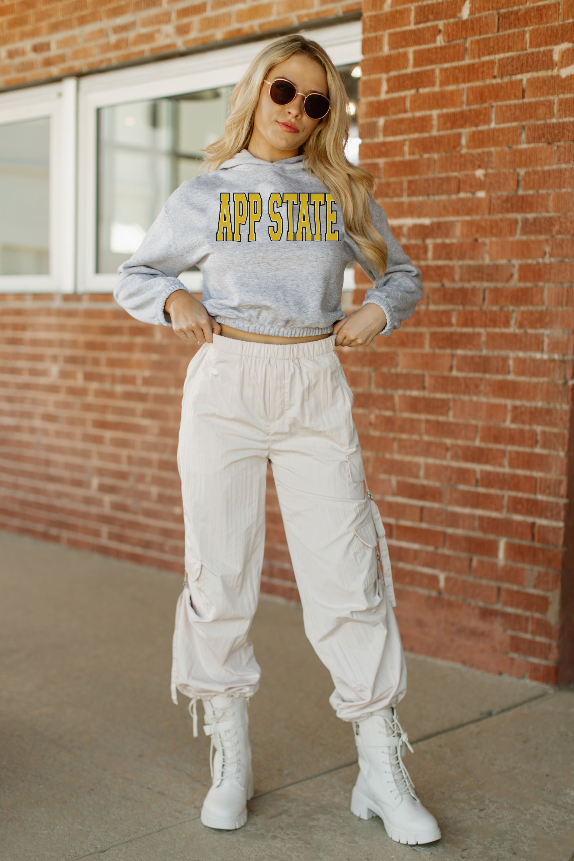 APPALACHIAN STATE MOUNTAINEERS HEADED TO VICTORY BANDED CROPPED HOODIE BY MADI PREWETT